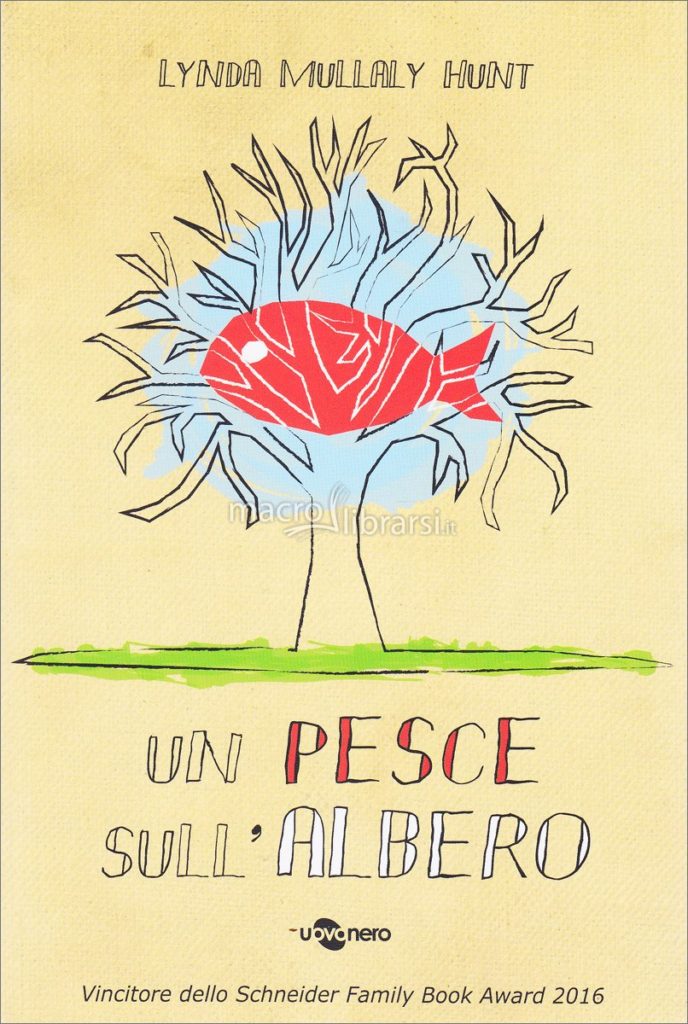 Disegno di un pesce su un albero